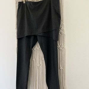 Cabi skirted leggings M EUC